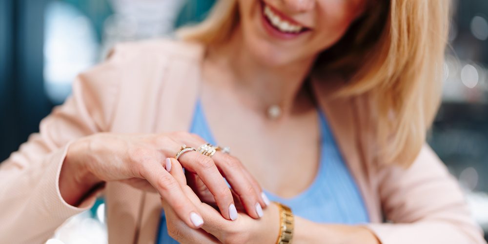 Smiling,Blond,Woman,Browsing,And,Selecting,Exquisite,Bracelet,In,A