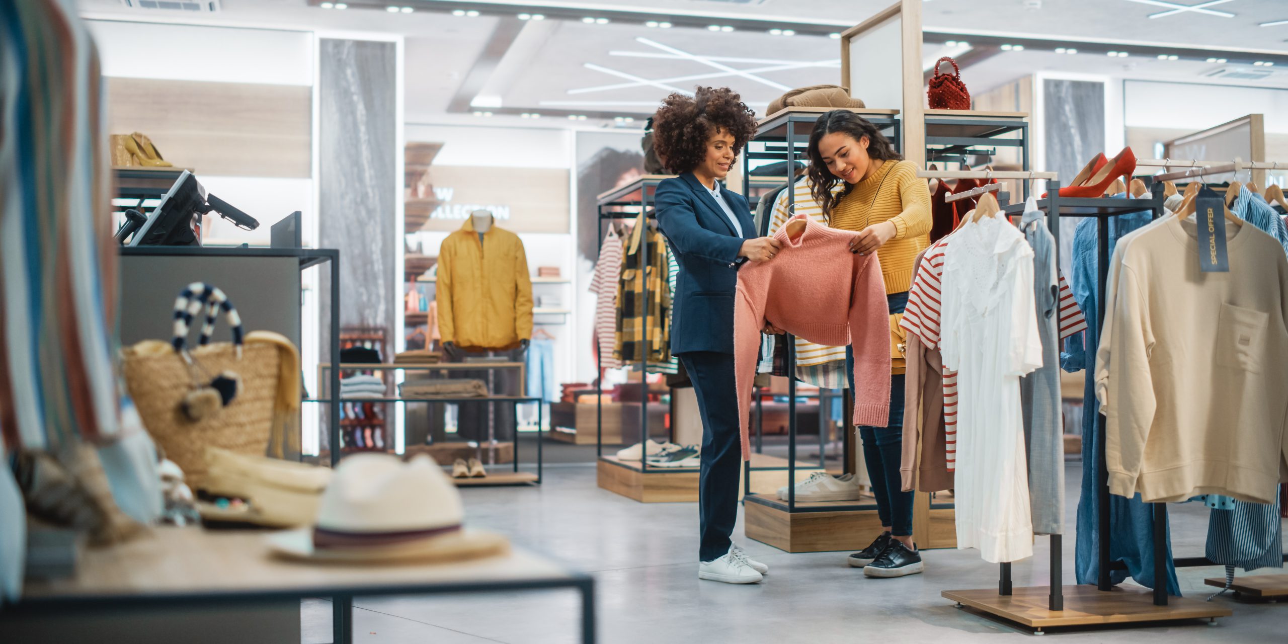 Customers,Shopping,In,Modern,Clothing,Store,,Retail,Sales,Associate,Assists